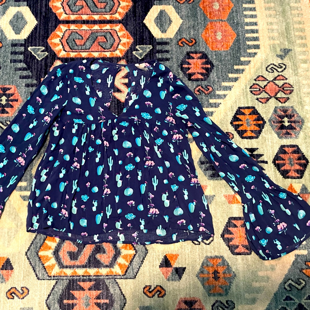 Roper small bell sleeve blouse